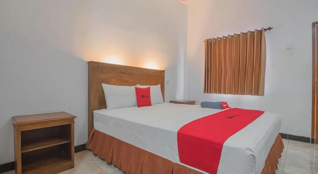 Economy Zimmer RedDoorz Plus near RSUD Majalengka