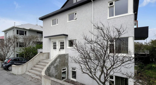 Reykjavík Central Guesthouse, Забронировать Отель Отели Рейкьявика с парковкой, рядом с Церковь Хадльгримскиркья, Парковка