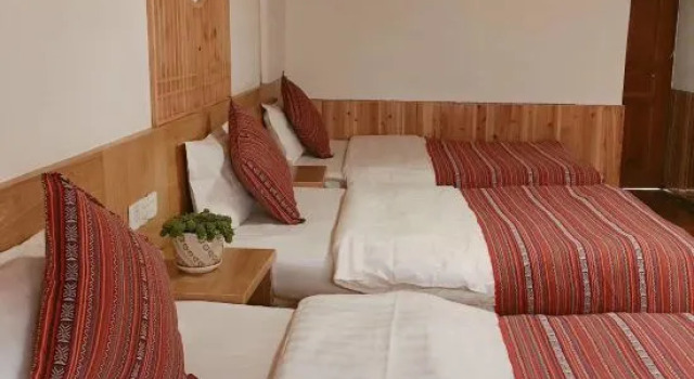 Lugu Lake Zhenmeilige Hostel, Rezervasyon Pansiyon / Hostel Lige Yunnan