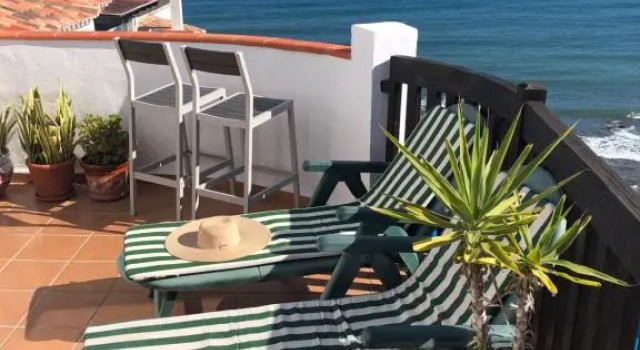 Beachfront Penthouse Apartment with Large Terrace and Breathtaking Sea Views close to Marbella Spain, Prenota Appartamento Hotel a Costa Tropical con piscina, Piscina