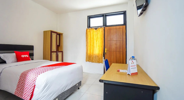 Edward Residence Malalayang by OYO Rooms