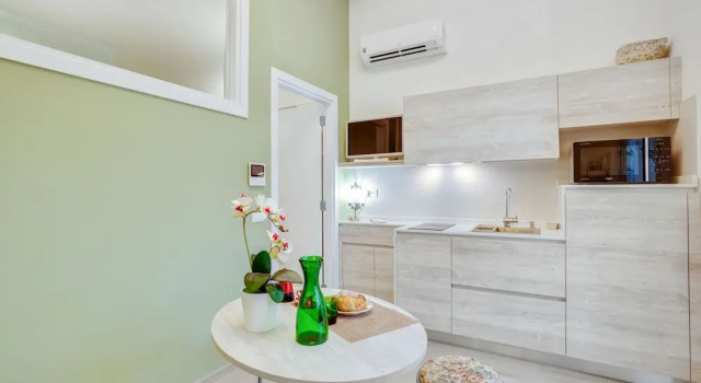 Апартаменты MADAME BARI' Apt a step from the sea