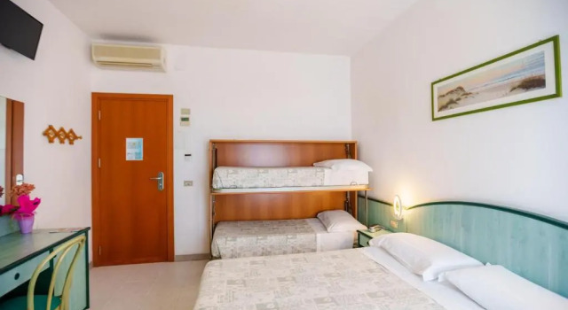 Четырёхместный номер Standard Hotel Astor