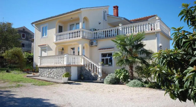Apartment Bogoviciv, Varaa Huoneisto Hotellit Kvarner Islands uima-altaalla, Uima-allas