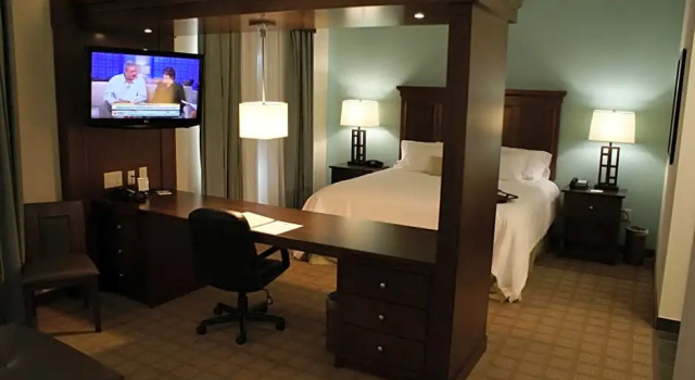 Studio Hampton Inn & Suites Center