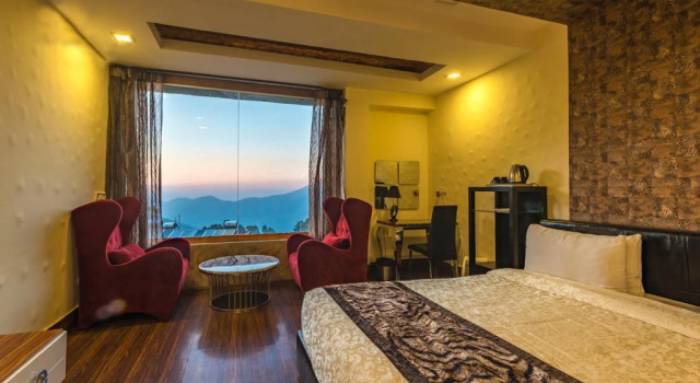 Foxoso Aamari Resort A Luxury Retreat, Rezerwuj Ośrodek wypoczynkowy Hotele w Uttarakhand z basenem, Basen