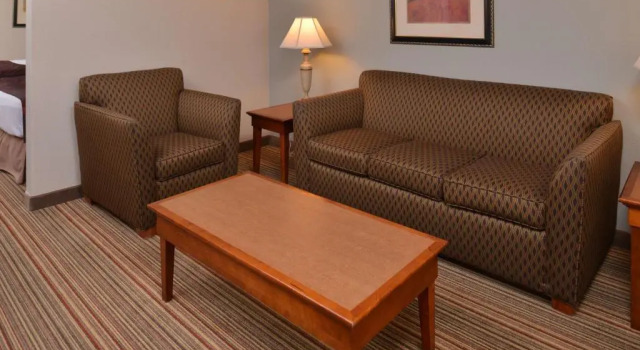 Четырёхместный номер Deluxe Best Western Plus Rama Inn