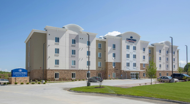 Candlewood Suites - Omaha Millard Area, an IHG Hotel, Réserver Hôtel Hôtels à Millard avec parking, Parking