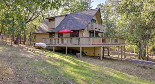 Коттедж Spacious Groveland Cabin w/ Wraparound Deck!