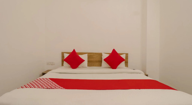 Люкс Standard OYO 71796 Amba Residency