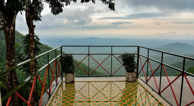 Люкс с балконом Vayalada View Point resort