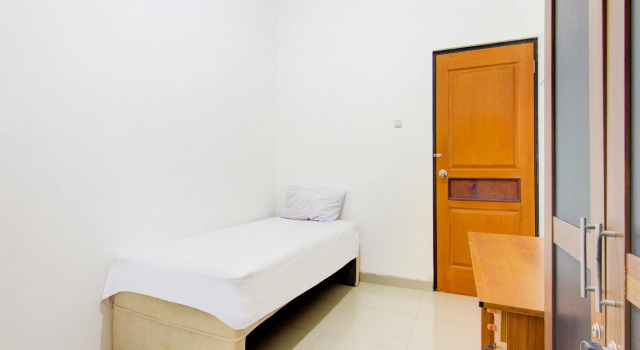 OYO Life 89990 Kost Waterfront 75 Sub