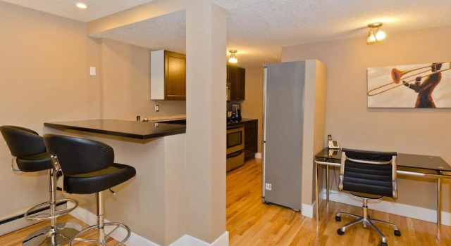 M Lofts, Забронировать Отель Отели Калгари 3 звезды, рядом с 7th Street C Train, 3*