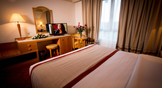 Golden Tulip El Mechtel