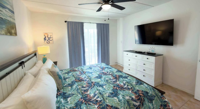 Walkable Location - 99 Steps to Beach - Pool