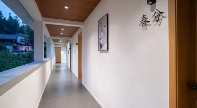 xiong mao ai shui jiao qin zi min su, Book Hotel Hoteller i Ya'an med pool, Swimmingpool
