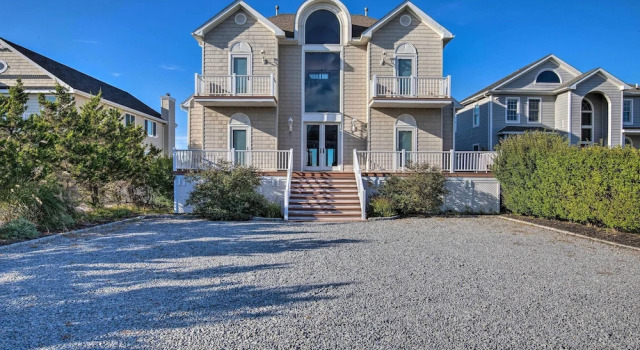 Waterfront Home w/ Large Deck + Private Pool!, Book Feriehus West Hampton Dunes USA