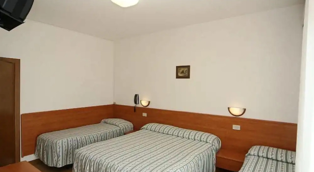 Трёхместный номер Standard с балконом Hotel Lucciola