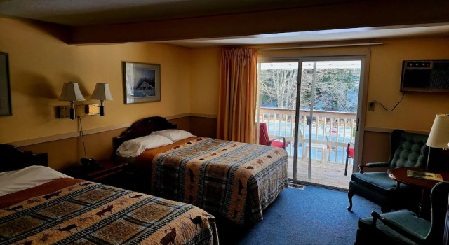 Standard Vierer Zimmer mit Flussblick Covered Bridge Riverview Lodge