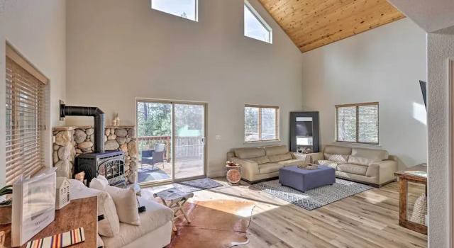 Коттедж Near Hiking + Wineries: Arnold Cabin w/ Deck