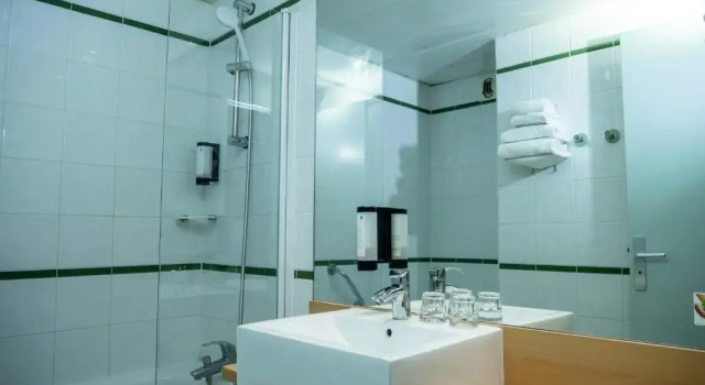 Двухместный семейный номер Standard Logis Hotel Restaurant Uzès Pont du Gard