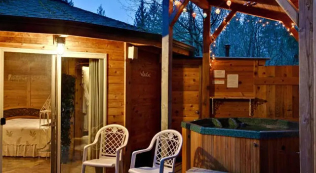 Коттедж Stormking Hotel at Mt. Rainier