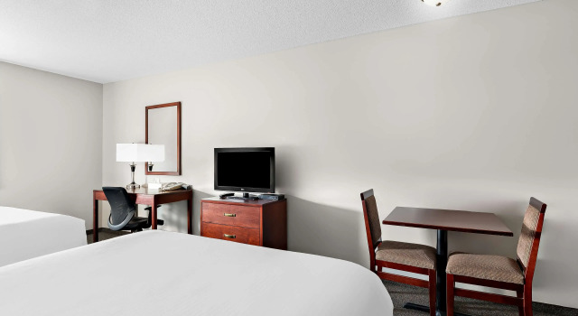 Четырёхместный номер Standard SureStay Plus Hotel by Best Western Hardisty