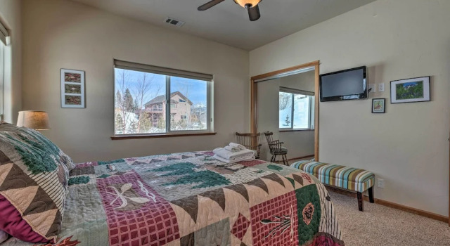 Mountain-view Deck: South Lake Tahoe Retreat!