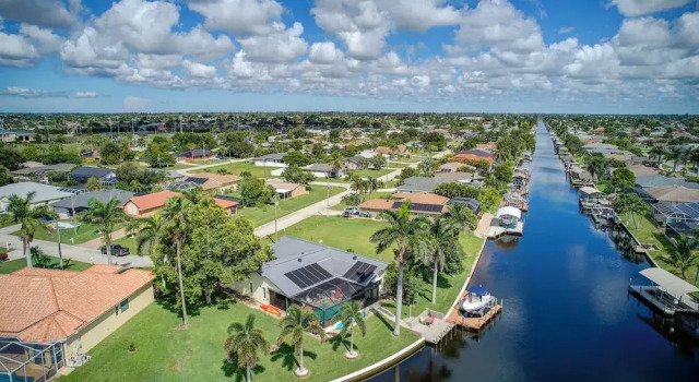 Коттедж 4 Mi to Cape Harbour Fun! Canal-front Oasis