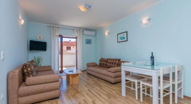 Апартаменты с балконом Milos Apartment