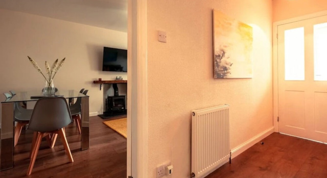 Kellas Cottage - Newly Refurbished 2 Bed Cottage w Private Parking, Забронировать Дом для отпуска Отели Ангус с парковкой, Парковка