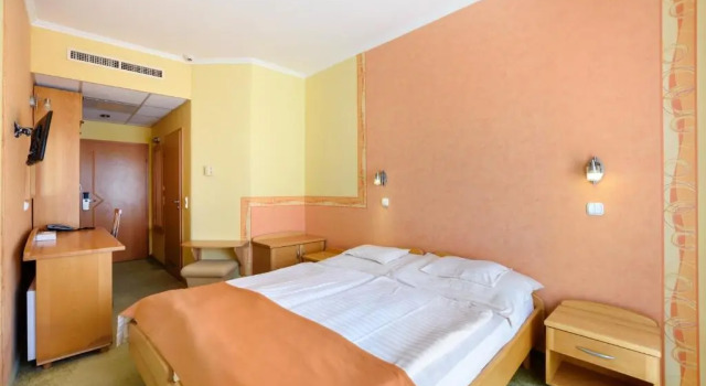 Hotel Négy Évszak, Забронировать Отель Отели Хайдусобосло 3 звезды, рядом с Greek Catholic Church, 3*