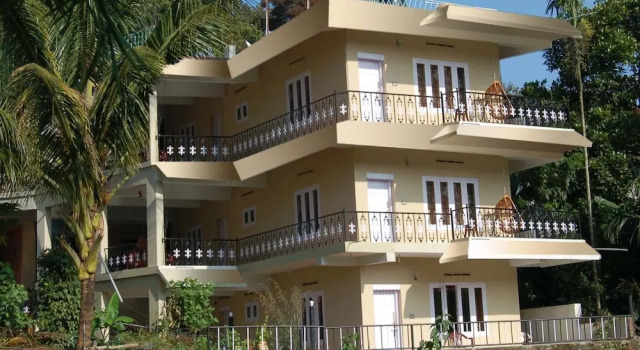 Jungle Palace Homestay, 예약 아파트 Kumily 