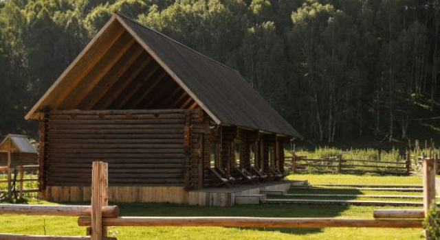 Hemu Kuoye Dream Horse Homestay (Century-old House Branch)