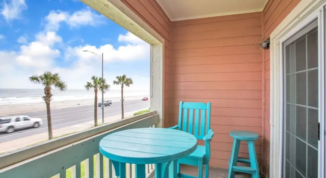 Island Dream - Dawn Condo 1025- Beachfront Views 2 Bedroom Condo by Redawning