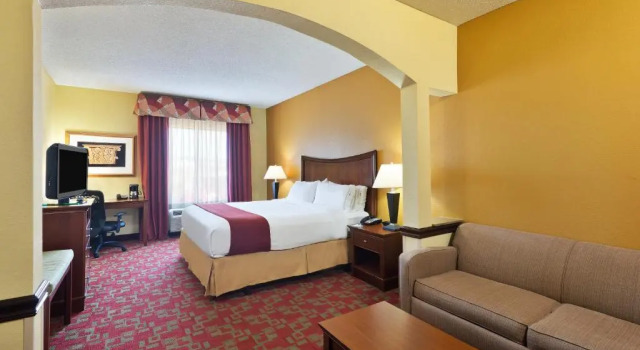 Люкс Holiday Inn Express Suites Little Rock West by IHG