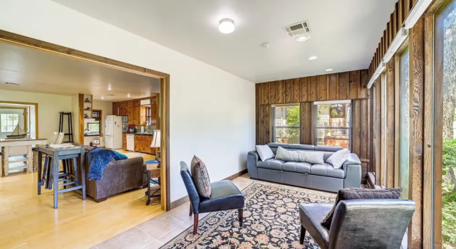 Tulsa Cottage w/ Hot Tub: 4 Mi to Downtown, Rezervovat Rekreační dům Tulsa Oklahoma
