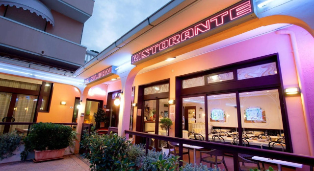 Hotel Sileoni, Book Hotel Hoteller i Cecina med pool, Swimmingpool