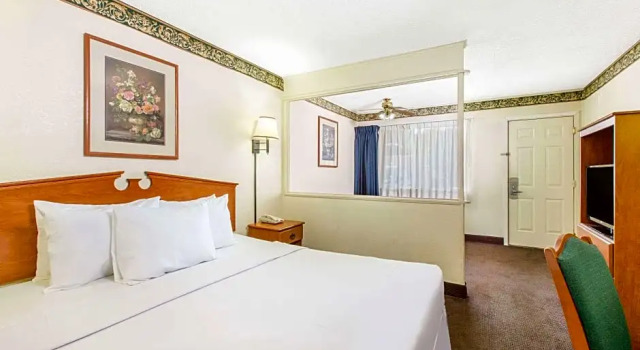 Люкс Executive Inn & Suites