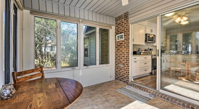 Family-friendly Home Near Destin Beaches, Rezerwuj Hotel Hotele w Emerald Coast z parkingiem, Parking