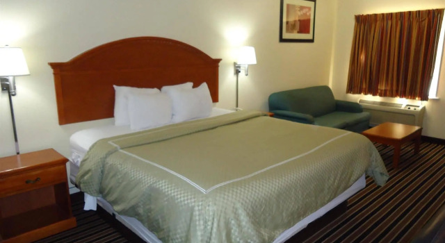 Walnut Inn - Checotah, Prenota Hotel Checotah Oklahoma