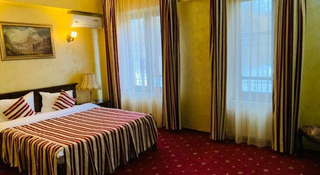 Vila Royal, Rezerwuj Hotel Bacau Carpathians - Romania