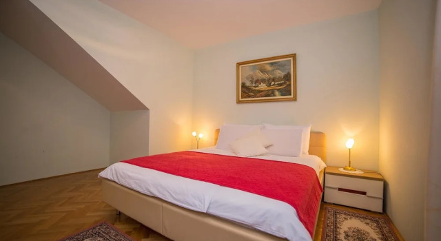 Apartments The Palms, Buchen Sie Ferienwohnung Hotels in Gespanschaft Split-Dalmatien mit Pool, Schwimmbad