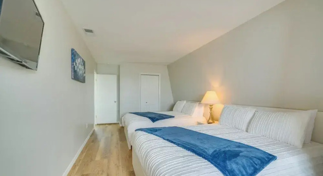 Hernando Beach Waterfront Home w/ Boat Dock & Deck, Prenota Hotel Spring Hill Florida