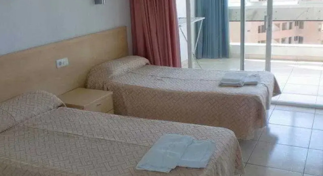 Apartamentos Cervantes, Забронировать Отель Бенидорм Коста-Бланка, рядом с Church of San Jaime and Santa Ana