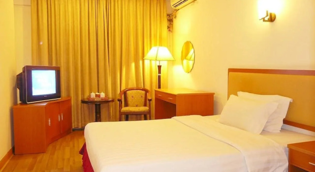 Yuehai Hotel, Rezerwuj Hotel Hotele w Shenzhen z parkingiem, Parking