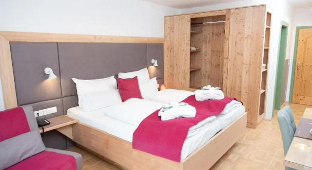 Standardní Dvoulůžkový s manželskou postelí pokoj s balkonem Landhotel Santner