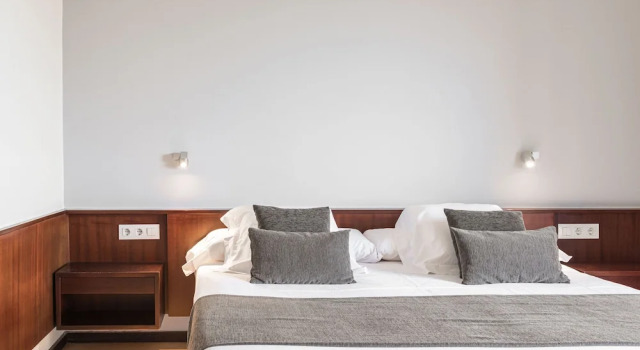 Двухместный номер Superior с балконом Hotel Emporda