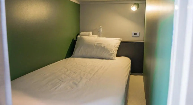 Кровать в общем номере Yaks House Hostel