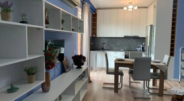 Modern cozy apt w/in 10 min walk from main square